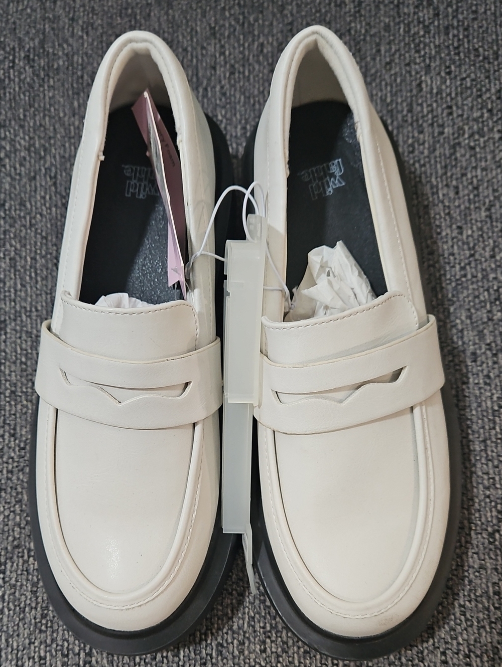 Wild Fable Cream Slip-On Loafers with Black Sole Size 8